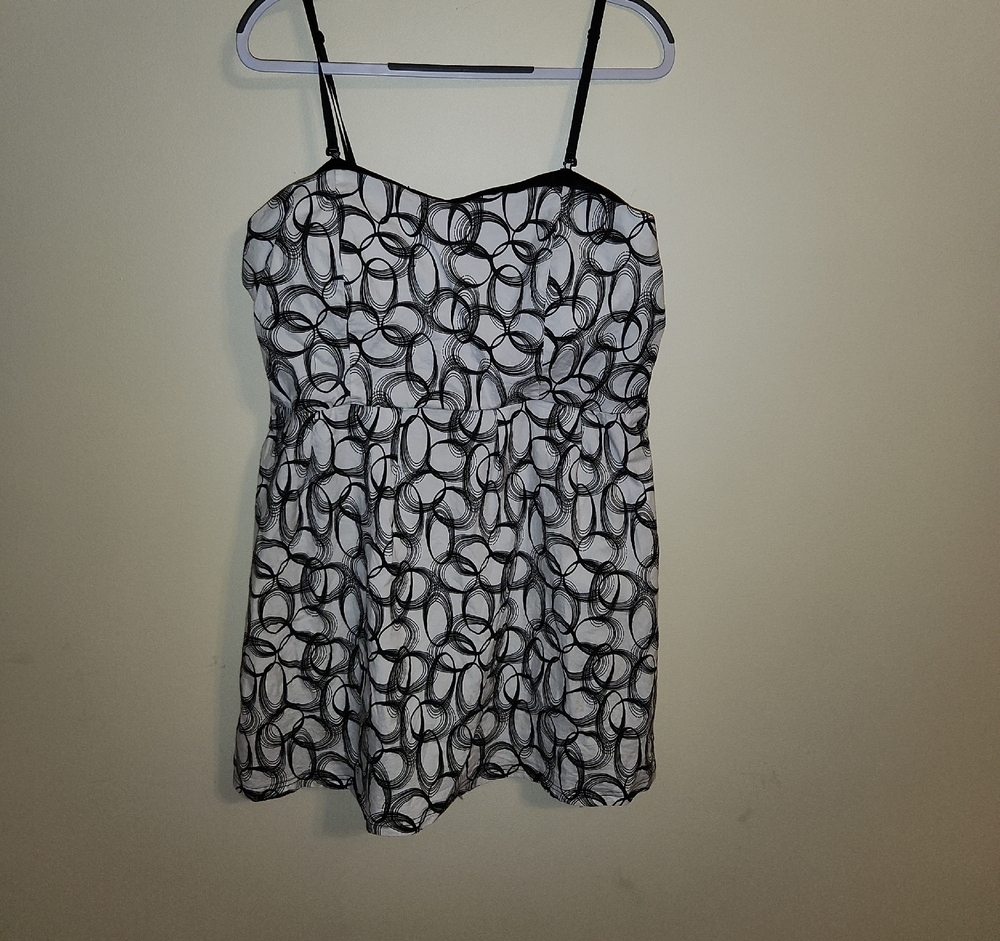 Dots Black and White Geometric Design